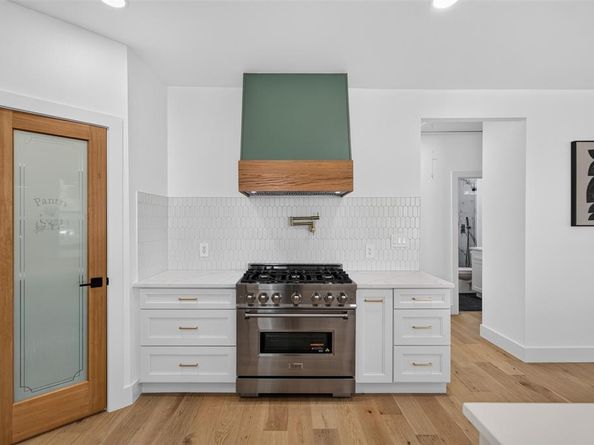 1007  Winston Street , Dallas Texas 75208