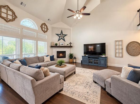 1400  Bonanza Lane , Corinth Texas 76208