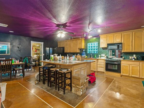 2900  Robinson Road , Denton Texas 76210