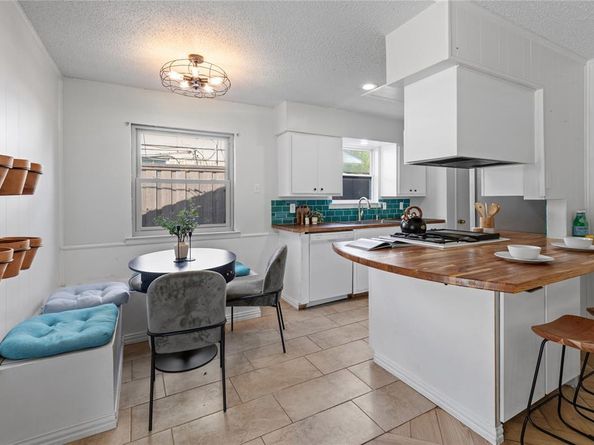 907  Crest Park Drive , Garland Texas 75042