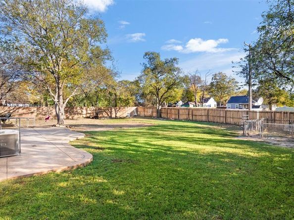 1318  Exeter Avenue , Dallas Texas 75216