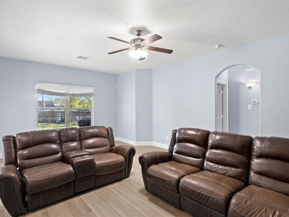 1318  Exeter Avenue , Dallas Texas 75216