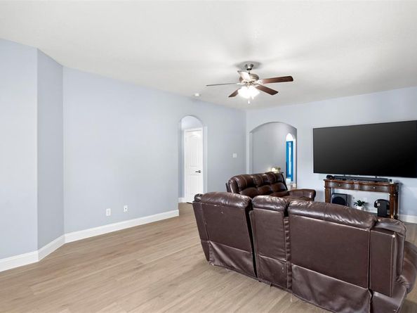 1318  Exeter Avenue , Dallas Texas 75216