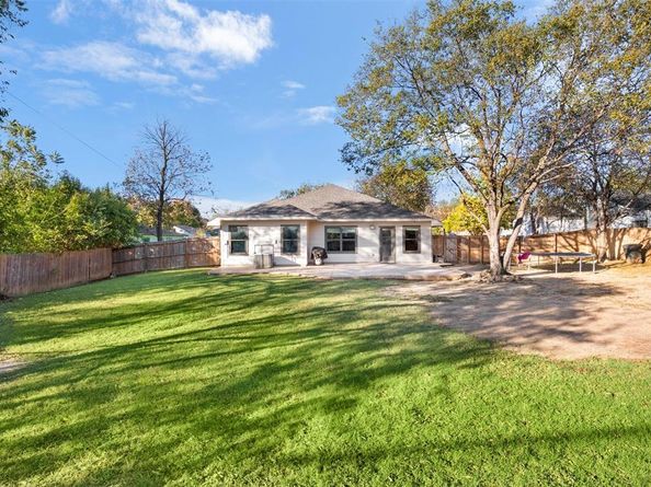 1318  Exeter Avenue , Dallas Texas 75216