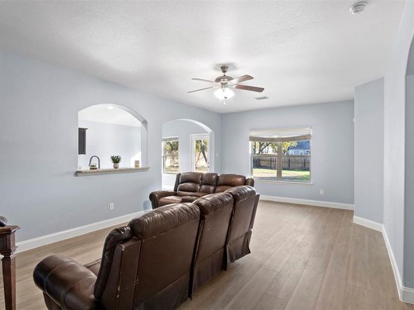 1318  Exeter Avenue , Dallas Texas 75216