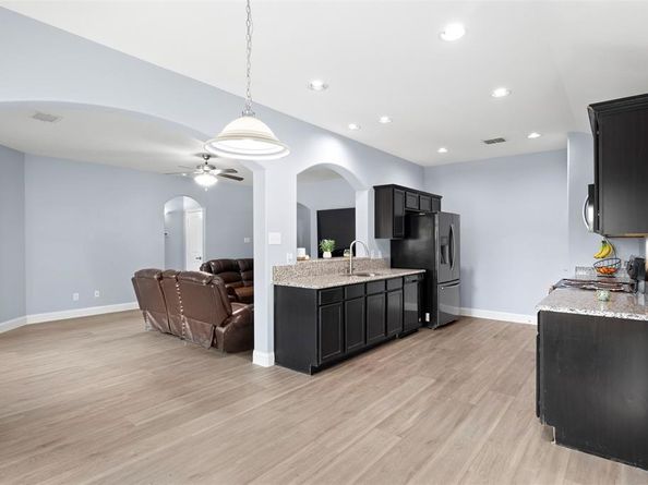 1318  Exeter Avenue , Dallas Texas 75216