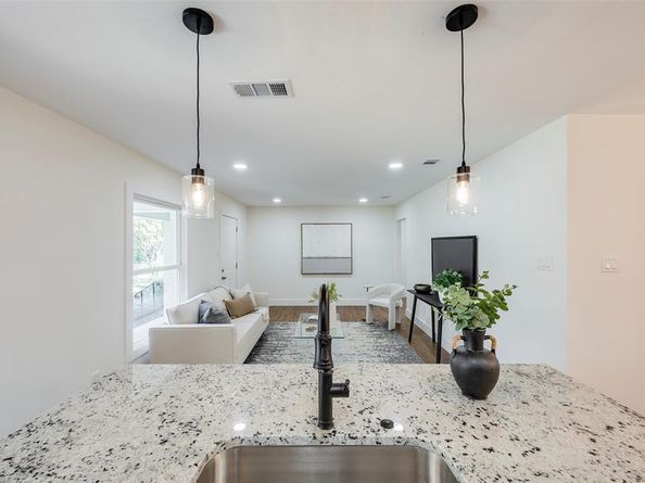 3212  Santa Teresa Avenue , Dallas Texas 75228