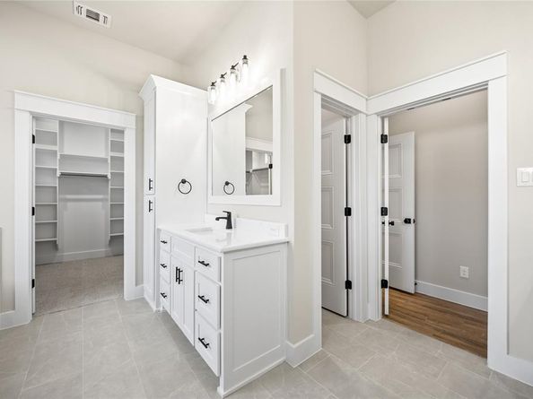 903  Boston Lane , River Oaks Texas 76114