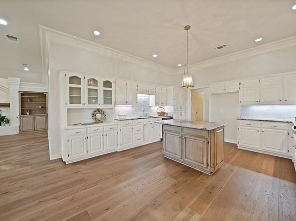 919  Riviera Drive , Mansfield Texas 76063