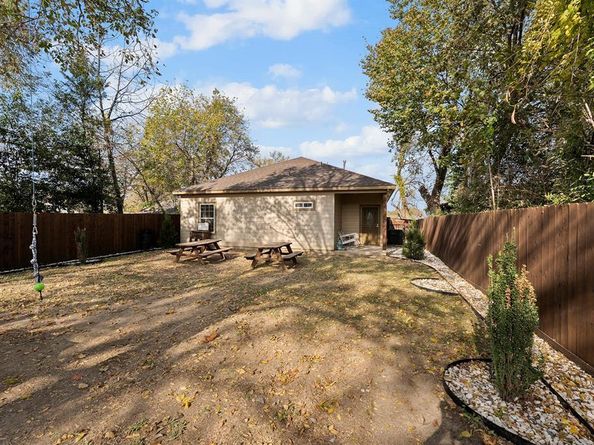 3330  Rutledge Street , Dallas Texas 75215