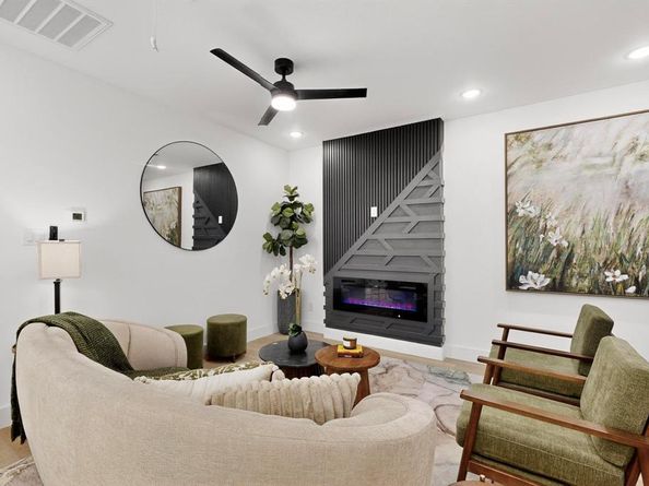 2417  Hooper Street , Dallas Texas 75215