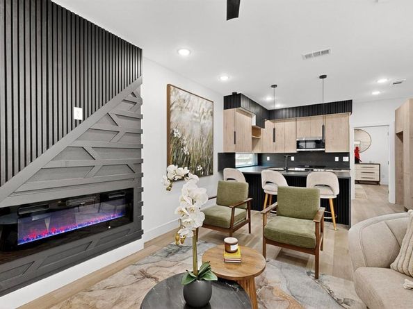 2417  Hooper Street , Dallas Texas 75215