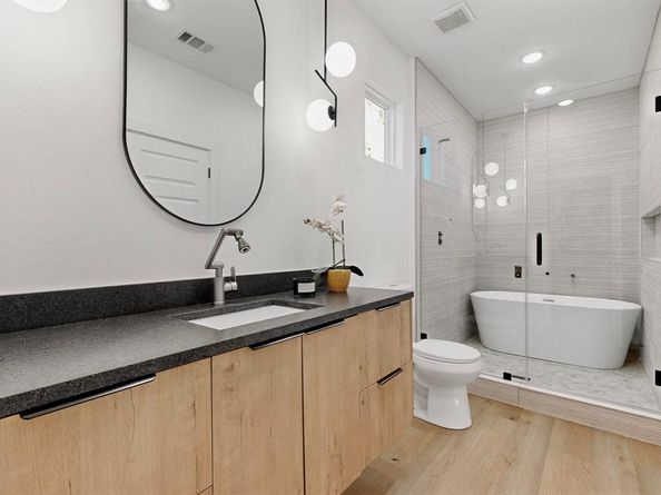 2417  Hooper Street , Dallas Texas 75215