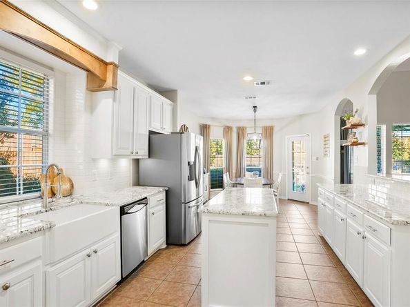 1616  Bassett Hound Drive , Fort Worth Texas 76052