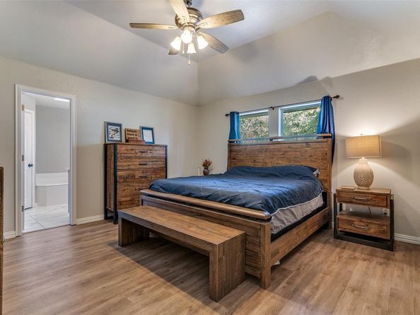 1217  Banks Street , River Oaks Texas 76114