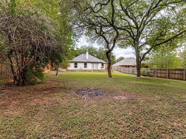 1217  Banks Street , River Oaks Texas 76114