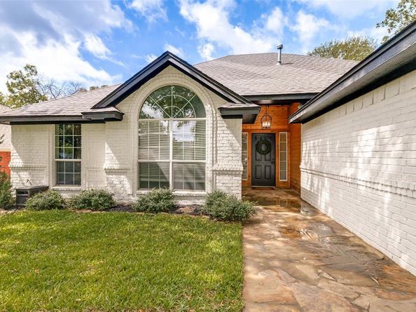 1217  Banks Street , River Oaks Texas 76114