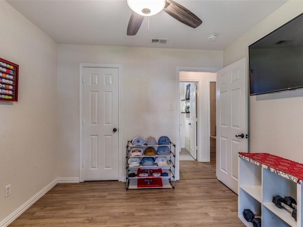 1217  Banks Street , River Oaks Texas 76114