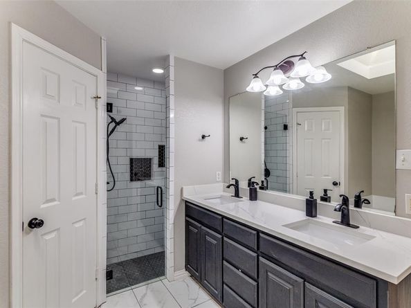 1217  Banks Street , River Oaks Texas 76114