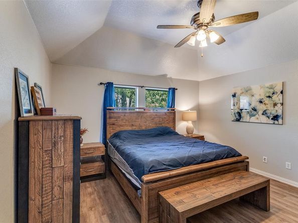 1217  Banks Street , River Oaks Texas 76114