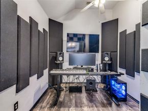 1217  Banks Street , River Oaks Texas 76114