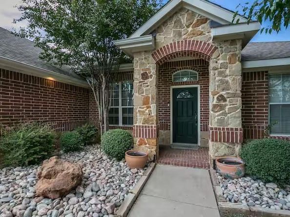 2615  Fox Creek Trail , Arlington Texas 76017