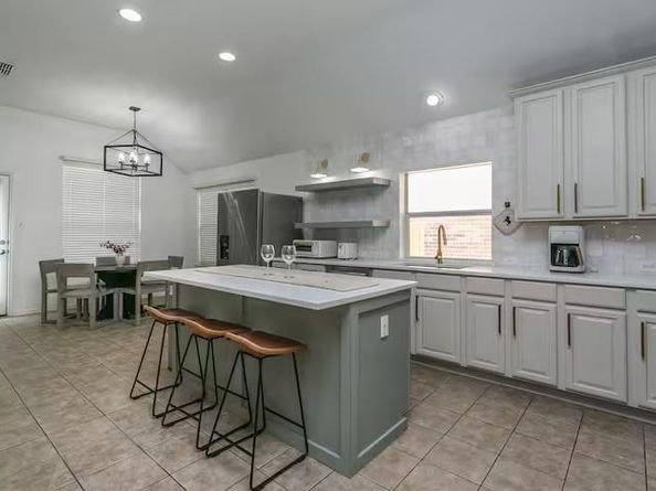 2615  Fox Creek Trail , Arlington Texas 76017