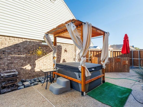 1417  Autumn Chase Square , Bedford Texas 76022
