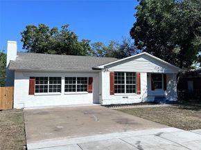 1015  Noble Avenue , Carrollton Texas 75006