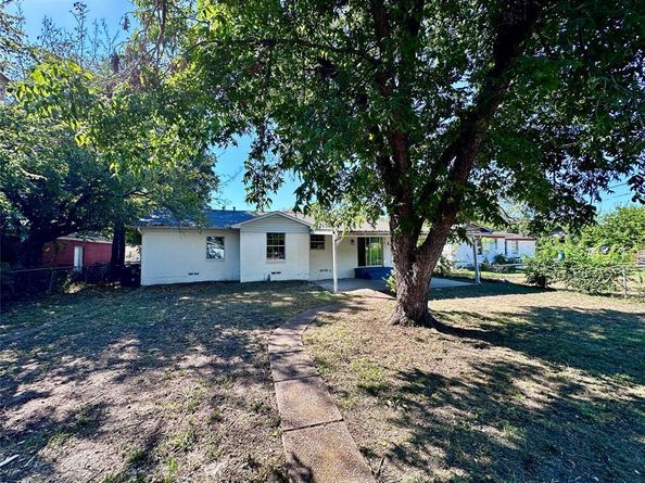 1015  Noble Avenue , Carrollton Texas 75006