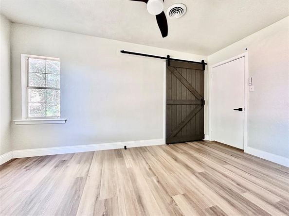 1015  Noble Avenue , Carrollton Texas 75006