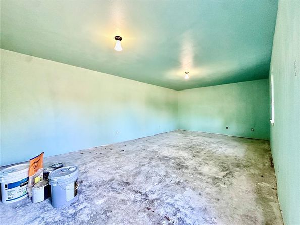 1015  Noble Avenue , Carrollton Texas 75006