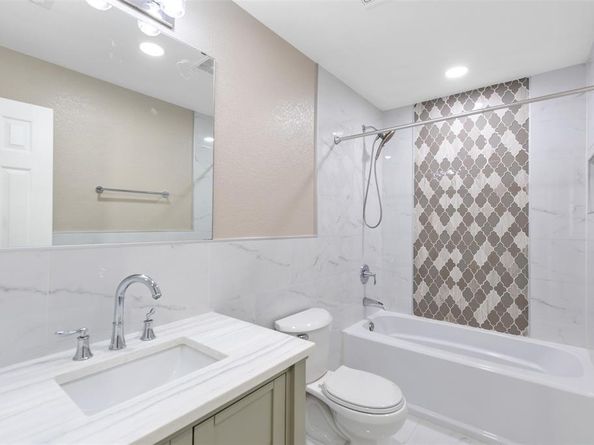 2238  Lockwood Drive , Carrollton Texas 75007