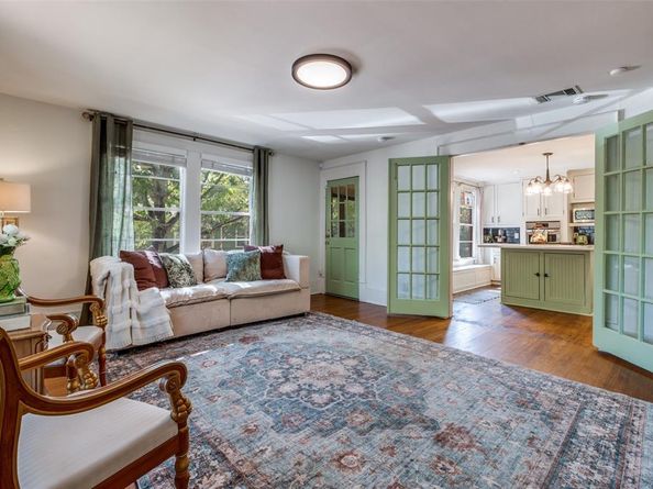 400 N Willomet Avenue , Dallas Texas 75208