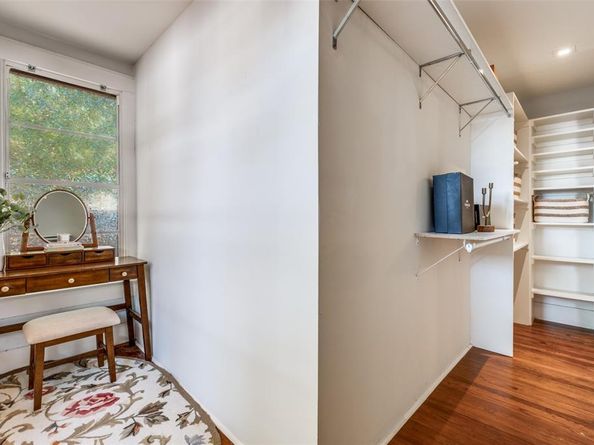 400 N Willomet Avenue , Dallas Texas 75208