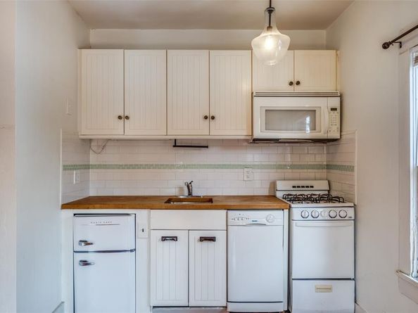 400 N Willomet Avenue , Dallas Texas 75208