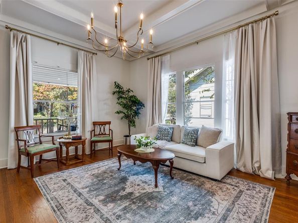 400 N Willomet Avenue , Dallas Texas 75208
