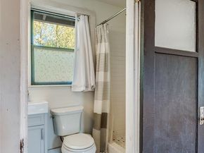 400 N Willomet Avenue , Dallas Texas 75208