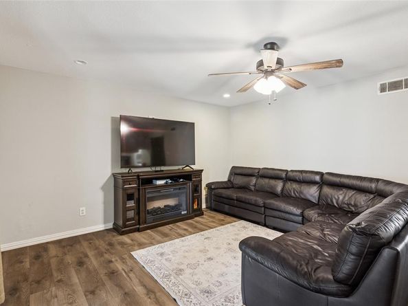 248  Mountain View Drive , Azle Texas 76020