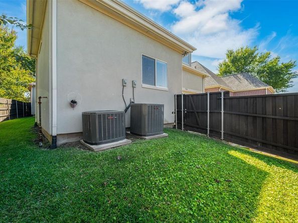 3321  Kendall Lane , Irving Texas 75062