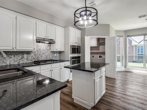 1104  Elk Trail , Carrollton Texas 75007