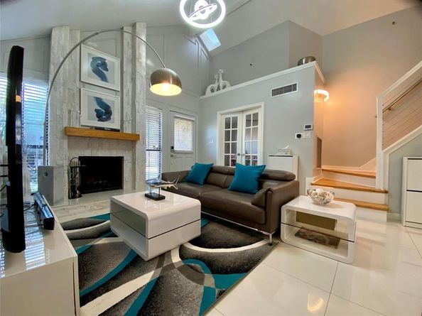 1563  Mccoy Street , Dallas Texas 75204