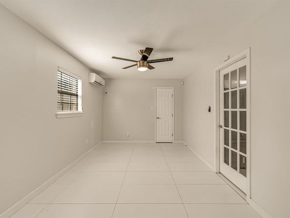 1563  Mccoy Street , Dallas Texas 75204