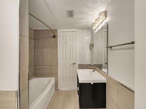 1563  Mccoy Street , Dallas Texas 75204