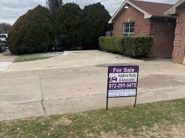 4443  Falls Drive , Dallas Texas 75211