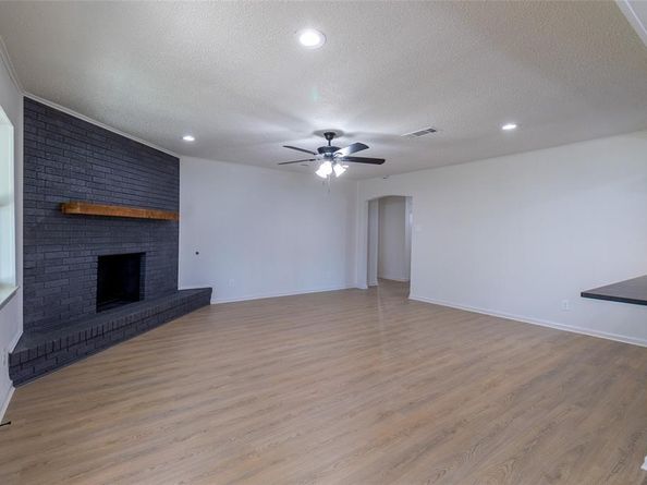 6192  Wrigley Way , Fort Worth Texas 76133