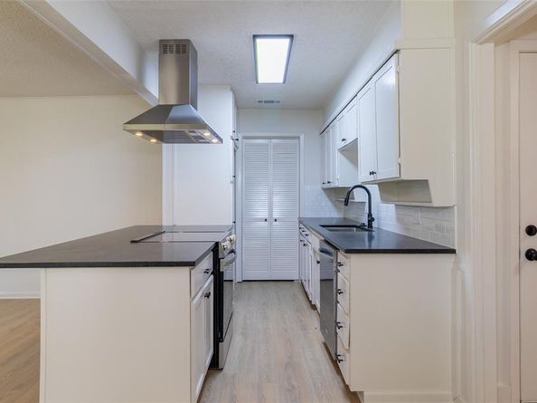 6192  Wrigley Way , Fort Worth Texas 76133