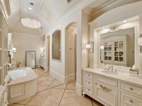 1  Bretton Woods Way , Dallas Texas 75220