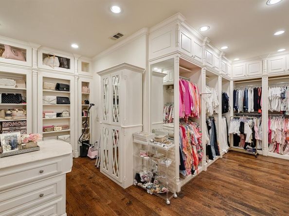 1  Bretton Woods Way , Dallas Texas 75220