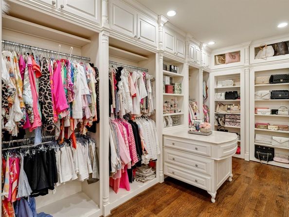 1  Bretton Woods Way , Dallas Texas 75220